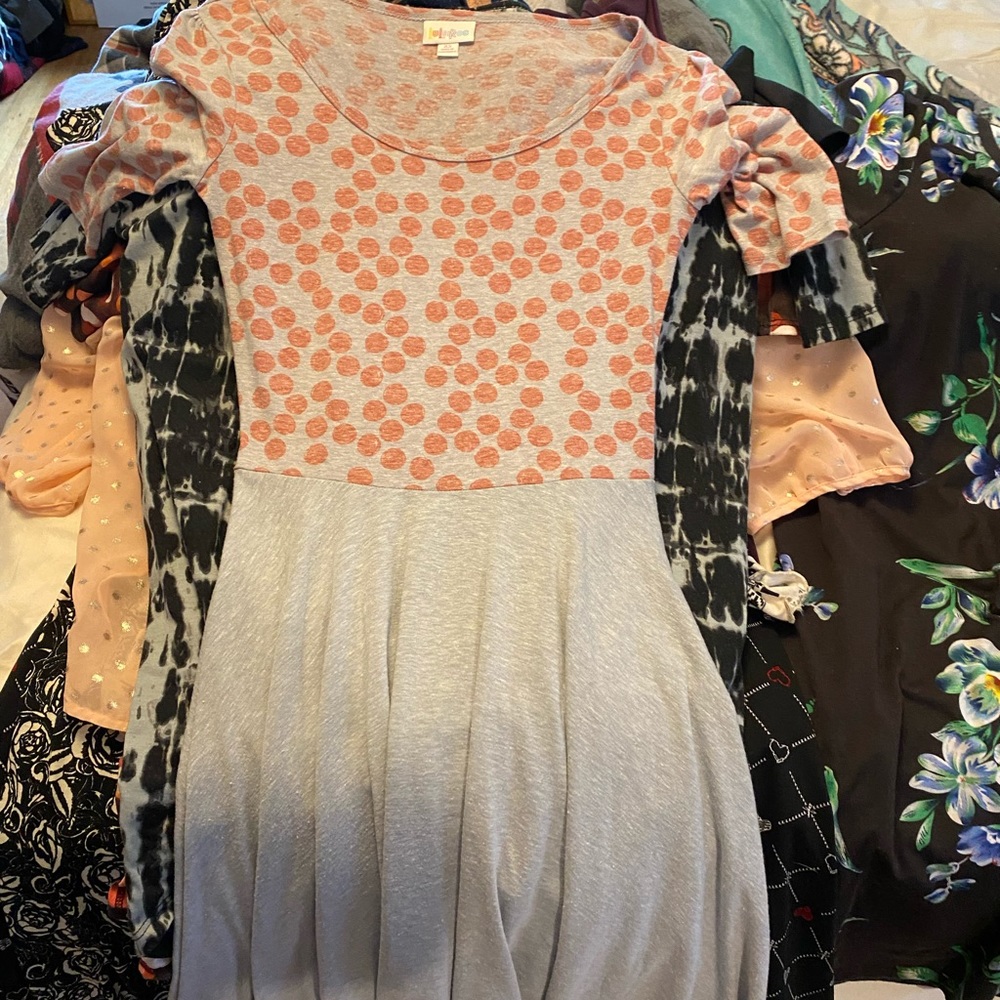 Shortsleeved knee length dress